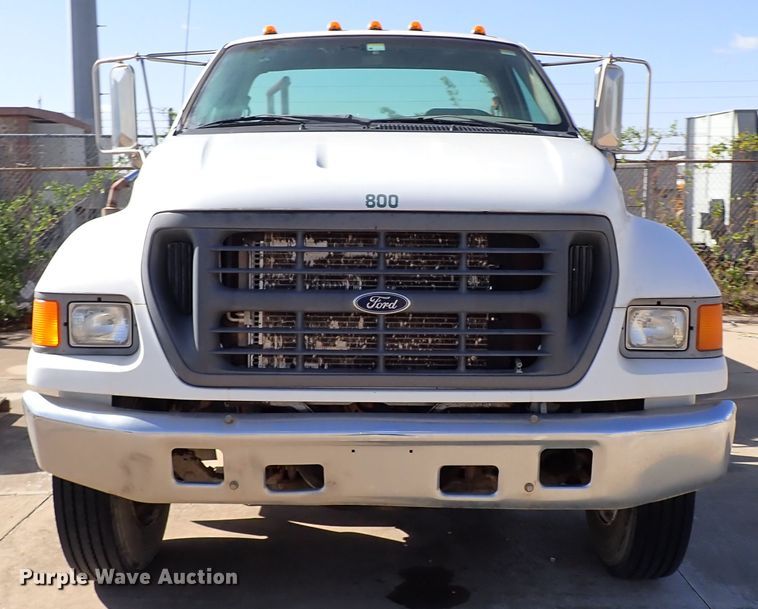 image for item JP9368 2000 Ford F650  utility / service truck