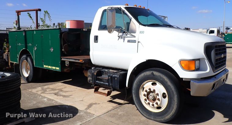 image for item JP9368 2000 Ford F650  utility / service truck