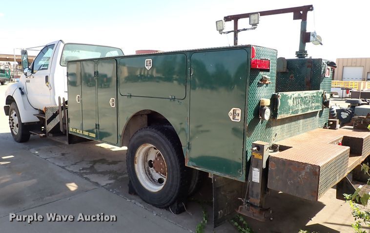 image for item JP9368 2000 Ford F650  utility / service truck