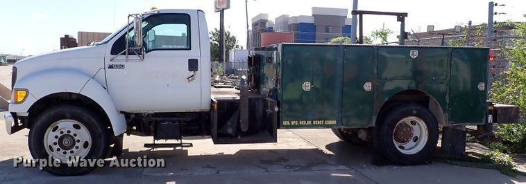 image for item JP9368 2000 Ford F650  utility / service truck