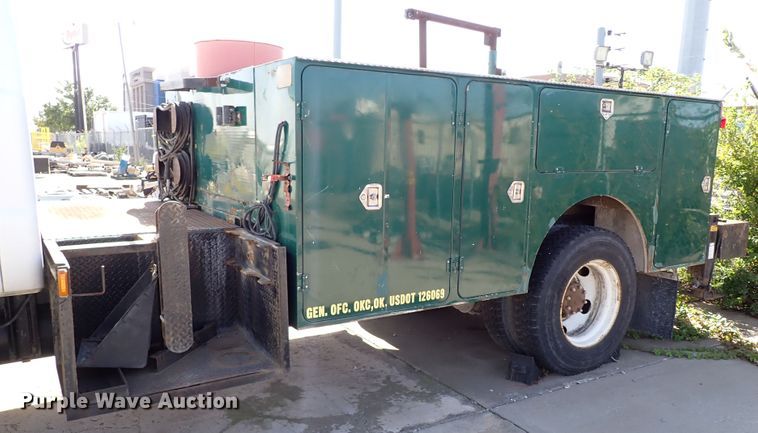 image for item JP9368 2000 Ford F650  utility / service truck