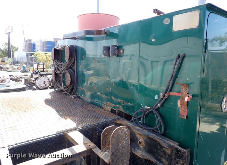 image for item JP9368 2000 Ford F650  utility / service truck