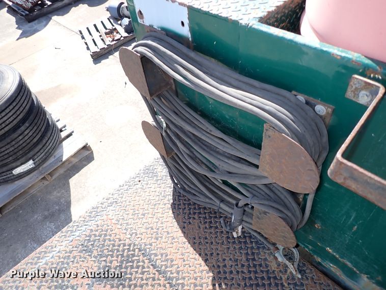 image for item JP9368 2000 Ford F650  utility / service truck