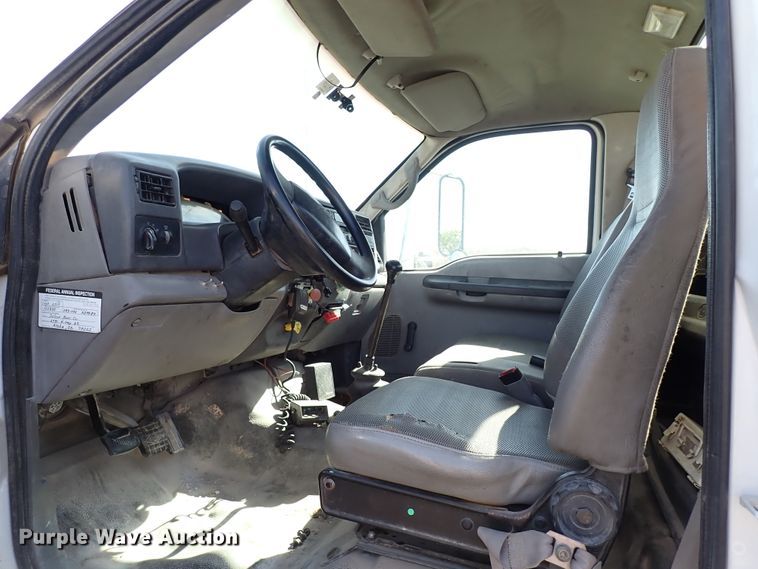 image for item JP9368 2000 Ford F650  utility / service truck