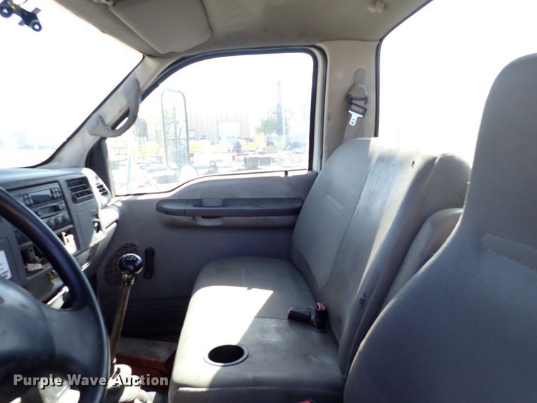 image for item JP9368 2000 Ford F650  utility / service truck