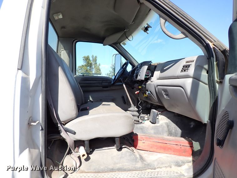 image for item JP9368 2000 Ford F650  utility / service truck