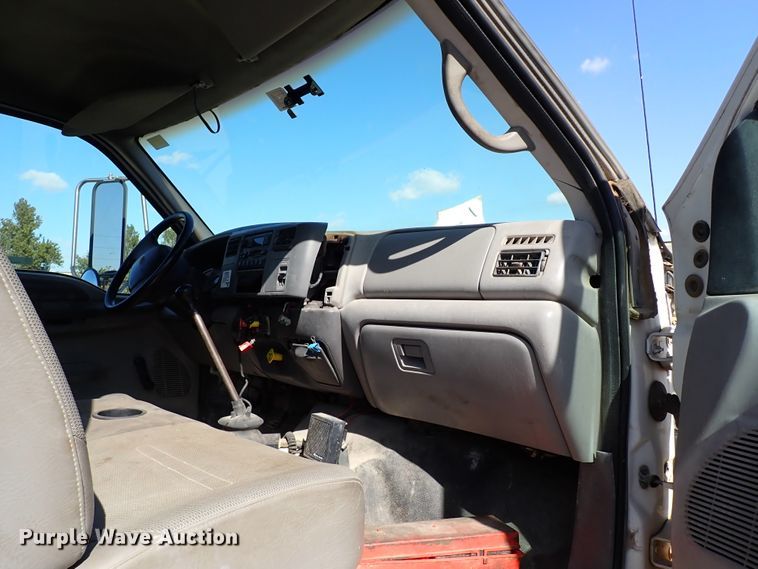 image for item JP9368 2000 Ford F650  utility / service truck