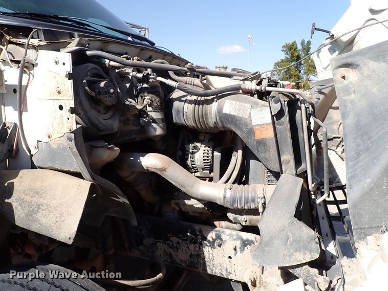 image for item JP9368 2000 Ford F650  utility / service truck