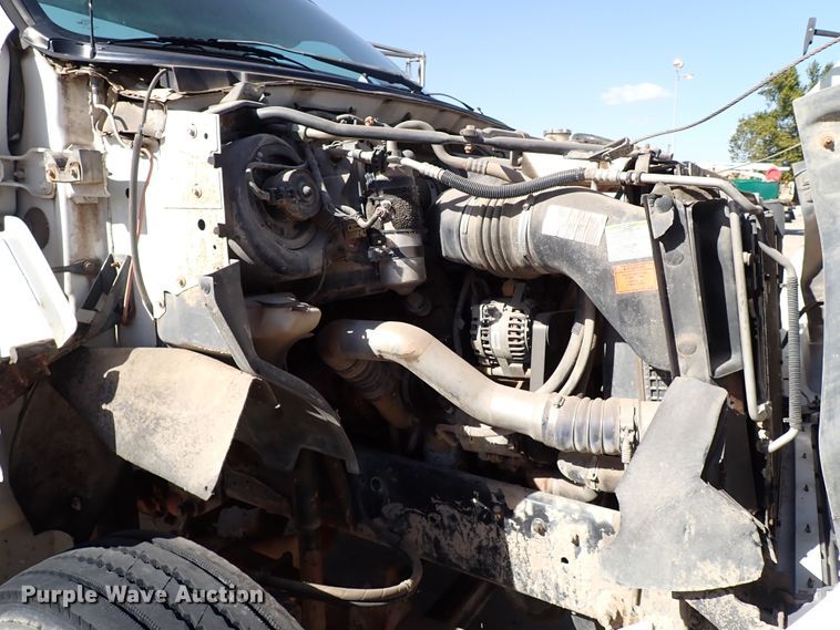 image for item JP9368 2000 Ford F650  utility / service truck