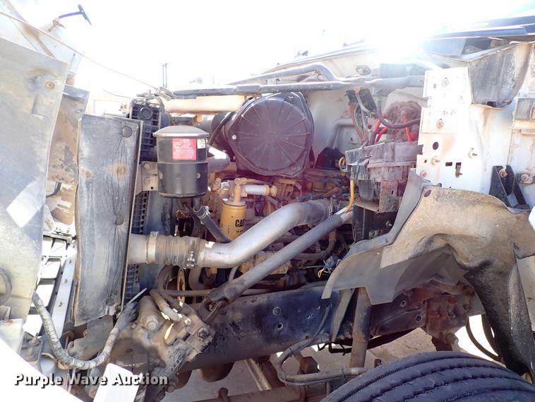 image for item JP9368 2000 Ford F650  utility / service truck