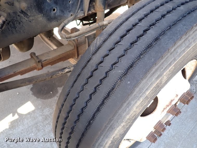 image for item JP9368 2000 Ford F650  utility / service truck