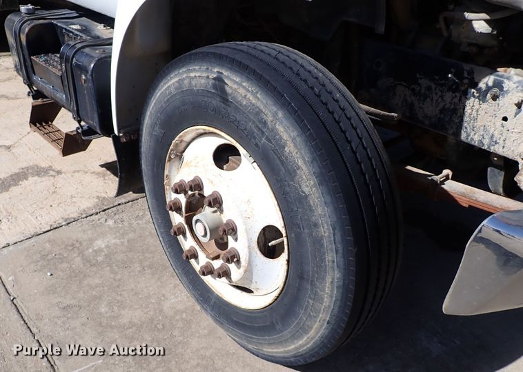 image for item JP9368 2000 Ford F650  utility / service truck