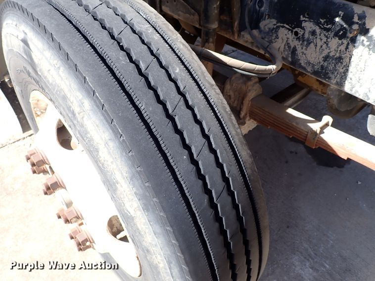 image for item JP9368 2000 Ford F650  utility / service truck