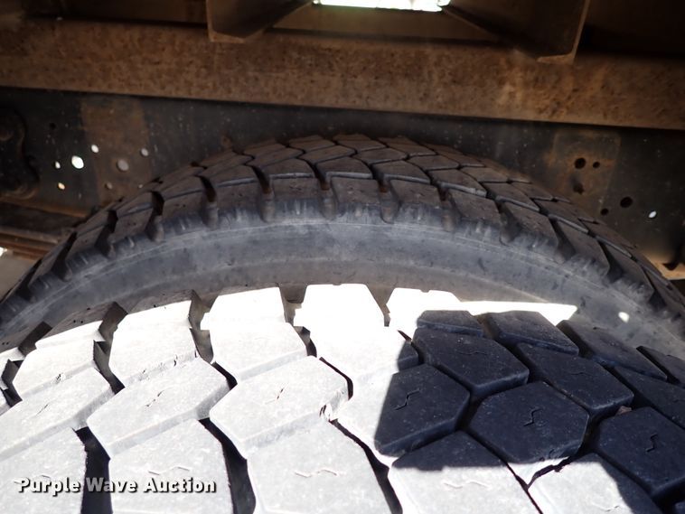 image for item JP9368 2000 Ford F650  utility / service truck