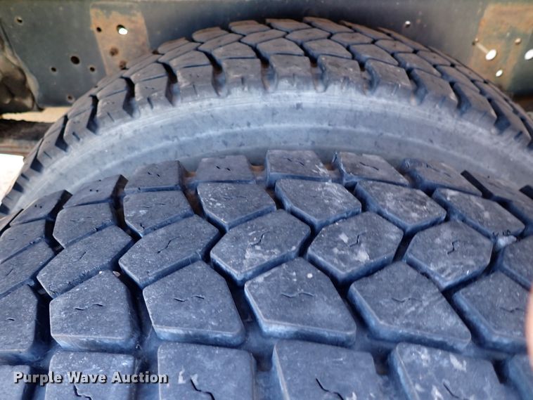 image for item JP9368 2000 Ford F650  utility / service truck