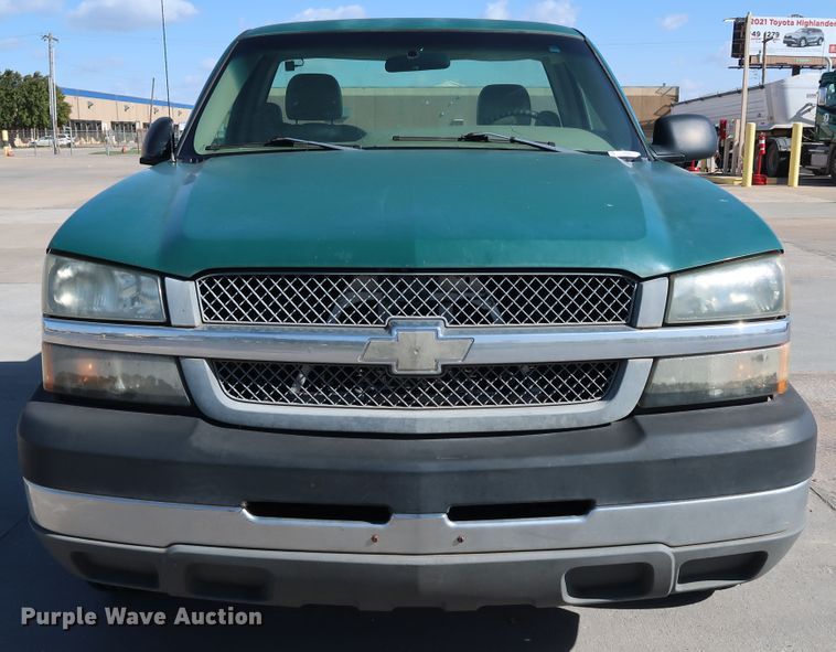 image for item JP9369 2004 Chevrolet Silverado 2500HD  pickup truck