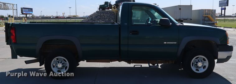 image for item JP9369 2004 Chevrolet Silverado 2500HD  pickup truck