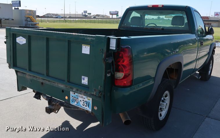 image for item JP9369 2004 Chevrolet Silverado 2500HD  pickup truck