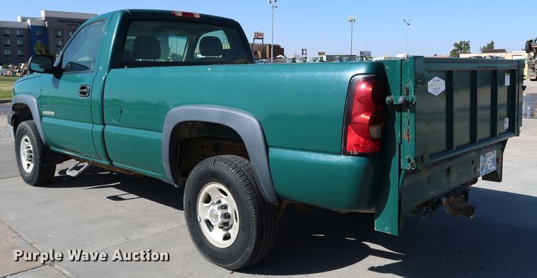 image for item JP9369 2004 Chevrolet Silverado 2500HD  pickup truck