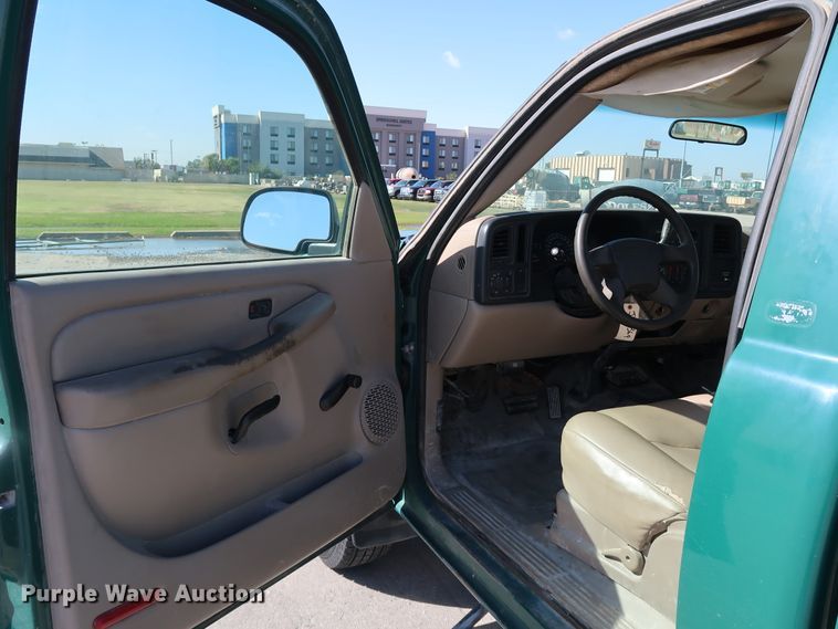 image for item JP9369 2004 Chevrolet Silverado 2500HD  pickup truck