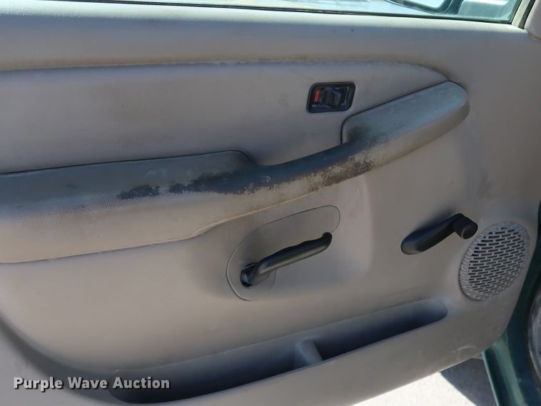 image for item JP9369 2004 Chevrolet Silverado 2500HD  pickup truck