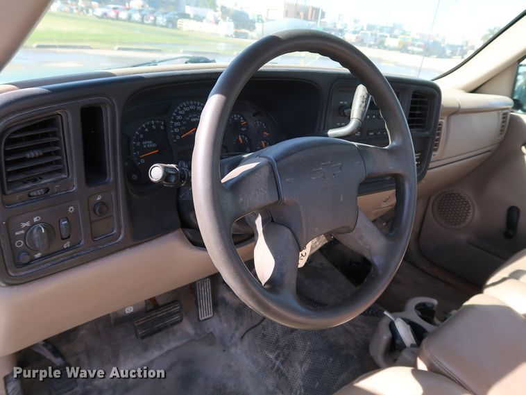 image for item JP9369 2004 Chevrolet Silverado 2500HD  pickup truck