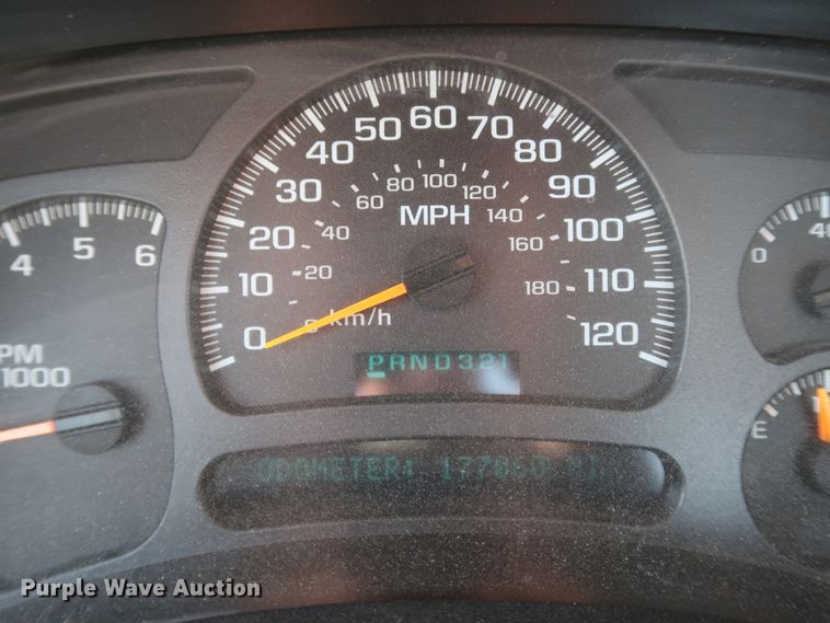 image for item JP9369 2004 Chevrolet Silverado 2500HD  pickup truck