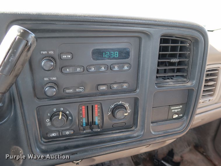 image for item JP9369 2004 Chevrolet Silverado 2500HD  pickup truck