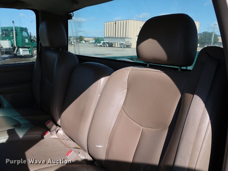 image for item JP9369 2004 Chevrolet Silverado 2500HD  pickup truck