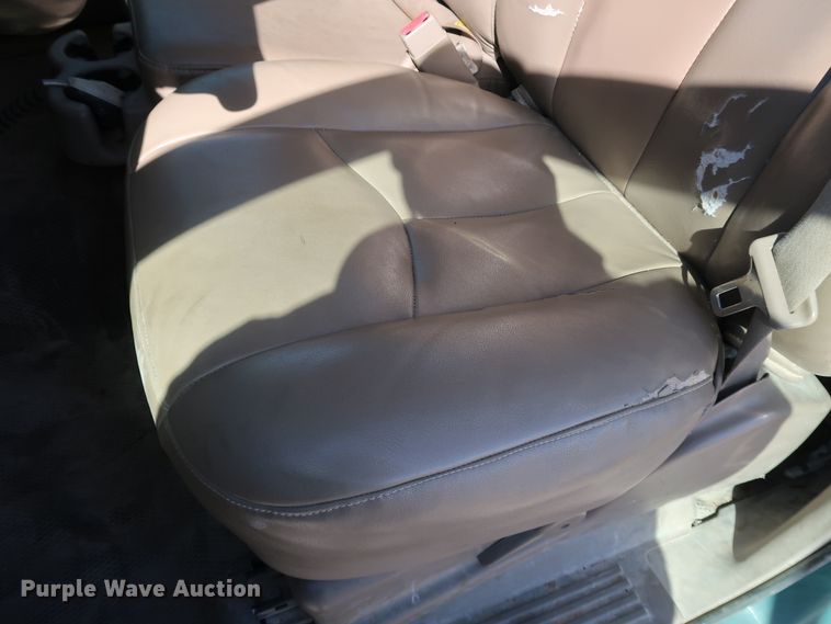 image for item JP9369 2004 Chevrolet Silverado 2500HD  pickup truck