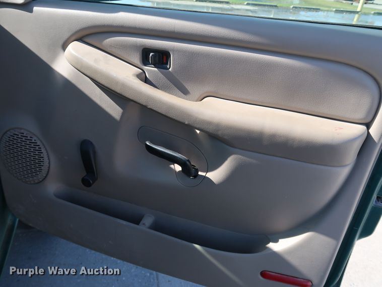 image for item JP9369 2004 Chevrolet Silverado 2500HD  pickup truck