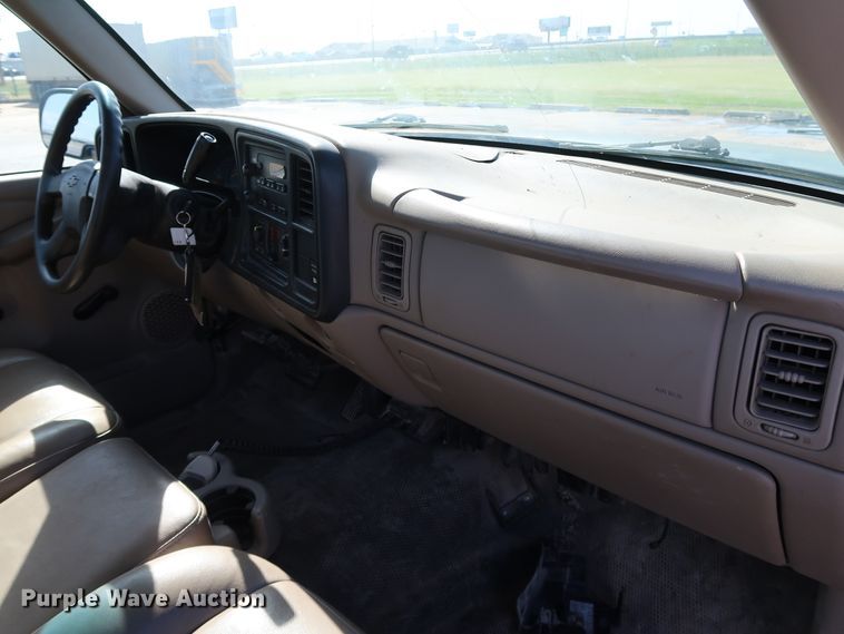 image for item JP9369 2004 Chevrolet Silverado 2500HD  pickup truck