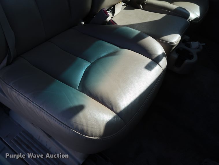 image for item JP9369 2004 Chevrolet Silverado 2500HD  pickup truck