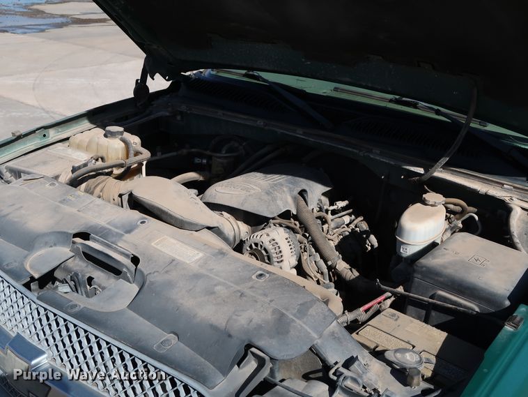 image for item JP9369 2004 Chevrolet Silverado 2500HD  pickup truck