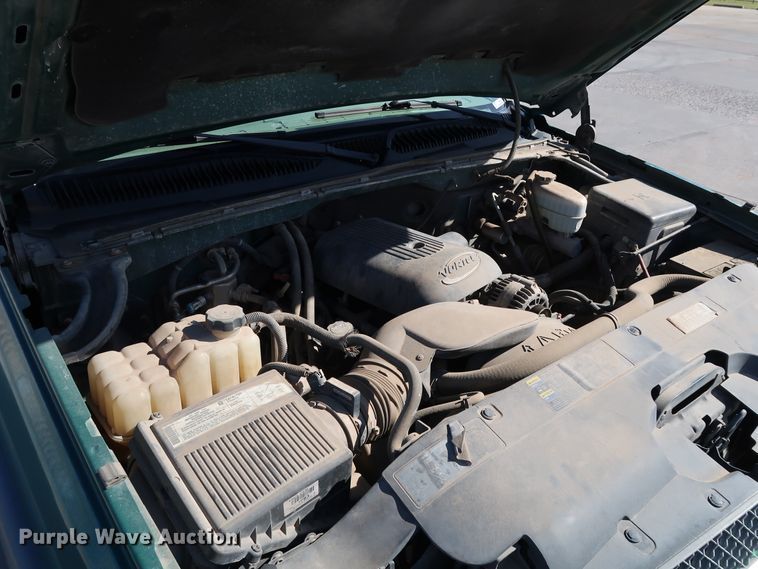 image for item JP9369 2004 Chevrolet Silverado 2500HD  pickup truck