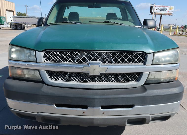 image for item JP9369 2004 Chevrolet Silverado 2500HD  pickup truck