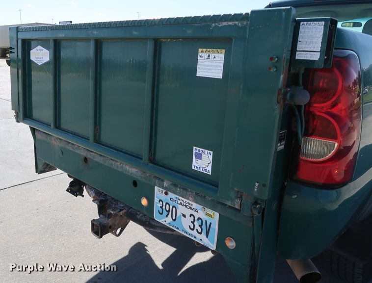 image for item JP9369 2004 Chevrolet Silverado 2500HD  pickup truck