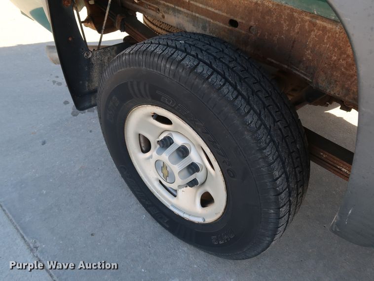 image for item JP9369 2004 Chevrolet Silverado 2500HD  pickup truck