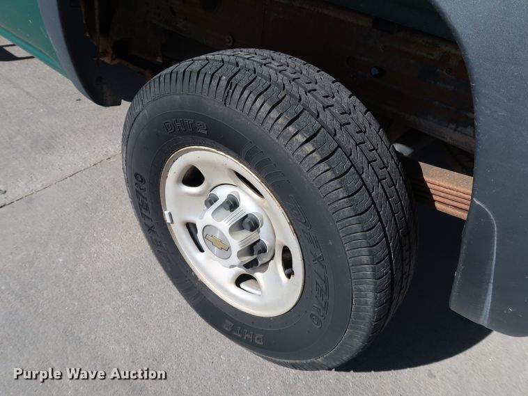 image for item JP9369 2004 Chevrolet Silverado 2500HD  pickup truck