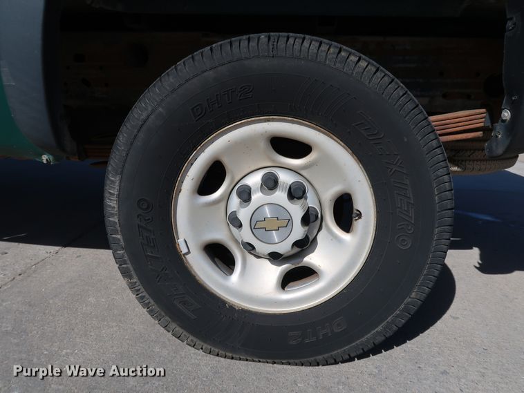 image for item JP9369 2004 Chevrolet Silverado 2500HD  pickup truck