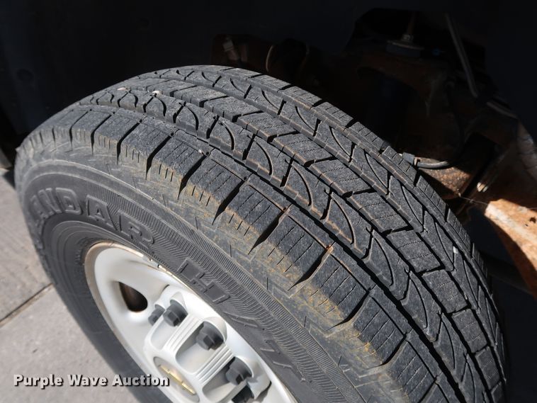 image for item JP9369 2004 Chevrolet Silverado 2500HD  pickup truck