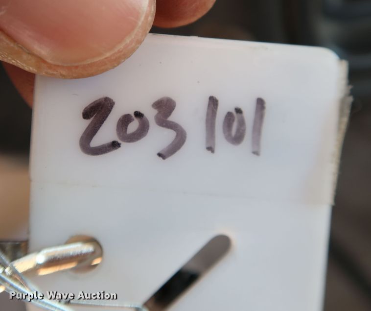 image for item JP9369 2004 Chevrolet Silverado 2500HD  pickup truck