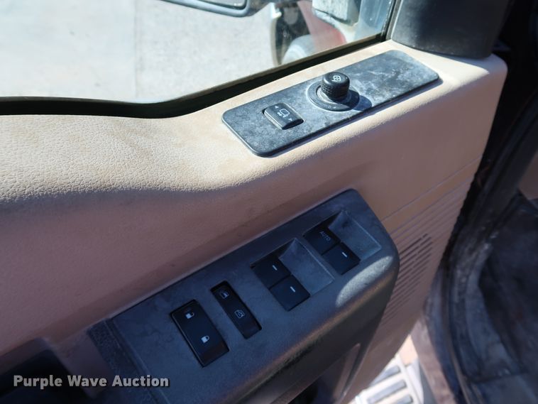 image for item JP9372 2011 Ford F250 Super Duty  Crew Cab pickup truck