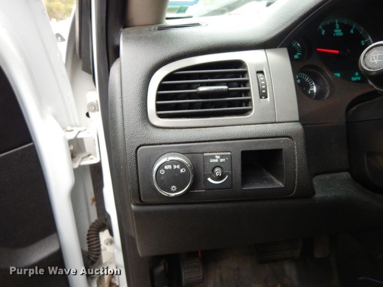 image for item DJ7457 2010 Chevrolet Tahoe  SUV