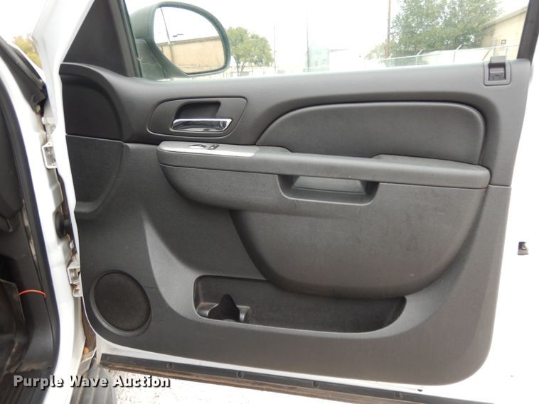 image for item DJ7457 2010 Chevrolet Tahoe  SUV