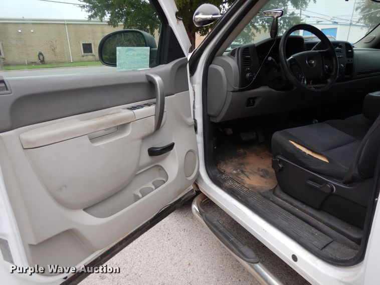 image for item DJ7465 2012 Chevrolet Silverado 1500  Crew Cab pickup truck