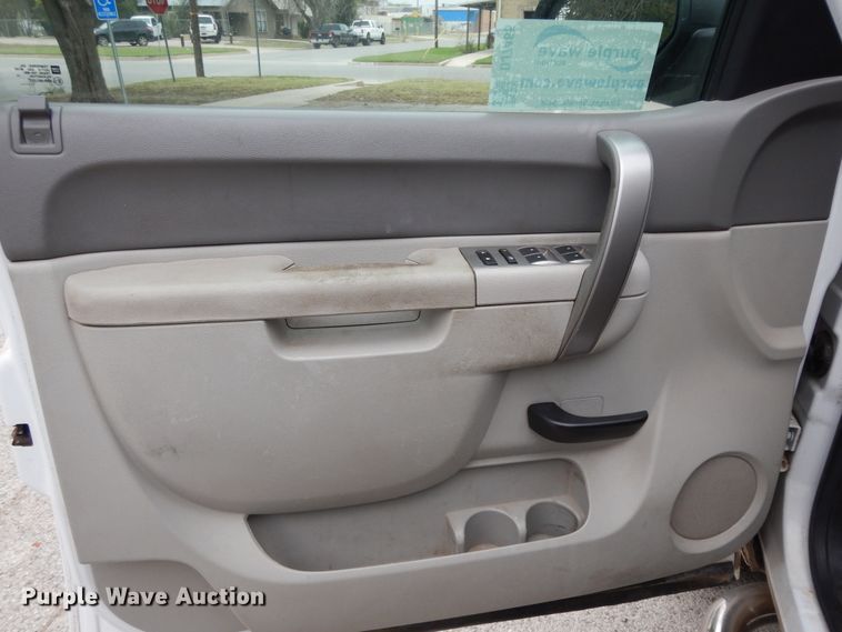 image for item DJ7465 2012 Chevrolet Silverado 1500  Crew Cab pickup truck