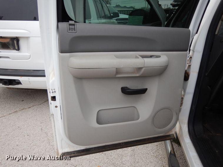 image for item DJ7465 2012 Chevrolet Silverado 1500  Crew Cab pickup truck