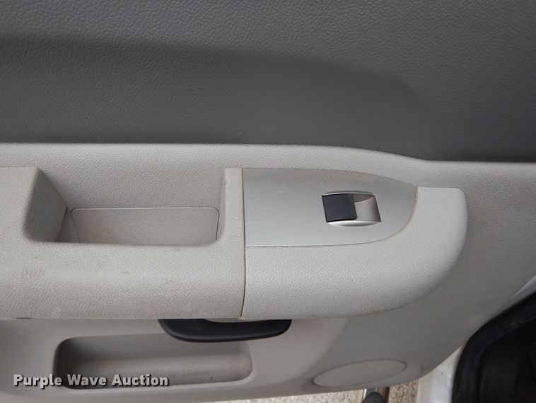 image for item DJ7465 2012 Chevrolet Silverado 1500  Crew Cab pickup truck