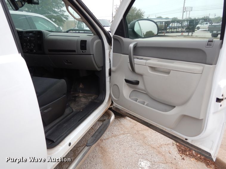 image for item DJ7465 2012 Chevrolet Silverado 1500  Crew Cab pickup truck